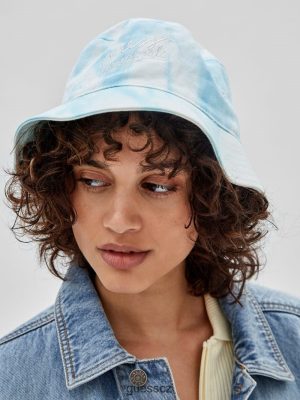 GUESS Czech Republic - GUESS Originals Denim Bucket Hat Jdi mramorové barvivo unisex 2BRD3814 oblečení